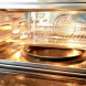 Het interieur van de Smeg S45MCX2 is volledig uitgevoerd in roestvrijstaal en voorzien van binnenverlichting