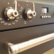 De combinatie van het antraciet met rvs accenten geven de SNLK61MA9 een chique design