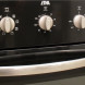 De combinatie van de zilveren accenten op het zwart maken de Etna A3405FTZT tot een fraaie inbouw oven