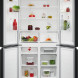 AEG OM7MR601DB koelkast interieur close-up glasplaat met taartpunt in bewaardoos en aardbeiendessert in wijnglas