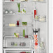 AEG TK7DS18XDC koelkast interieur detail DynamicAir temperatuurstabilisatie systeem met bewaarde producten