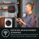 AEG-app bediening op smartphone in keuken met AEG TR970V8C condensdroger zichtbaar op achtergrond