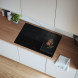ATAG HI68471DV inductiekookplaat ingebouwd in witte keuken met gegrilde biefstuk op grill-zone