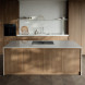 ATAG HIDD88471FVX inductiekookplaat frontaal in moderne keuken met houten kasten