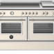 Bertazzoni HER125I2EAVT2 fornuis vooraanzicht met dubbele oven, inductiekookplaat en bedieningspaneel