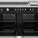 Bertazzoni HER125I2ENET2 fornuis met geopende ovendeuren, roosters en laden zichtbaar