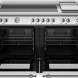 Bertazzoni HER125I2EXT2 fornuis met geopende ovendeur, zichtbare roosters en verwisselbare pizzasteen