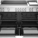 Bertazzoni MAS125I2ENET2 fornuis met geopende ovendeuren en uitschuifbare bakplaten