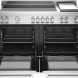 Bertazzoni MAS125I2EXT2 fornuis met geopende ovendeuren, interieur ovens met roosters en uitschuifbare bakplaten