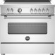 Bertazzoni MAS95I1EXT2 fornuis vooraanzicht met inductiekookplaat, bedieningsknoppen en gesloten ovendeur