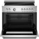 Bertazzoni MAS95I1EXT2 fornuis met geopende ovendeur, oven interieur met rooster en uitschuifbare pan zichtbaar