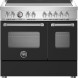 Bertazzoni MAS95I2ENET2 fornuis vooraanzicht met inductiekookplaat, bedieningspanelen en twee ovens gesloten