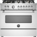Bertazzoni MAS96L1EXT2 fornuis vooraanzicht met gesloten ovendeur en bedieningspaneel met knoppen
