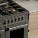 Gasbranders detail Bertazzoni PRO106L2ECAT2 met gouden ontstekingspiezen en bedieningsknoppen