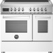 Bertazzoni PRO95I2EBIT2 elektrisch fornuis vooraanzicht met inductiekookplaat, bedieningspanelen en twee ovens met witte onderkast