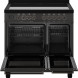 Bertazzoni PRO95I2ECAT2 fornuis met geopende ovendeur en uittrekbare onderkast