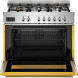 Bertazzoni PRO96L1EGIT2 fornuis met geopende ovendeur, zichtbare roosterzijden en gele deurkader