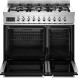 Bertazzoni PRO96L2ENET2 fornuis met geopende ovendeuren en uitschuifbare bakplaten