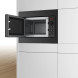 Bosch BFL523MB4 zwarte inbouw magnetron met een 800 Watt vermogen