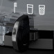 Sapuitloop van Bosch MESM731M slow juicer in bedrijf met groene sap in glas