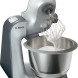 Bosch MUM59S81DE met garde in werking, deeg wordende gemengd in metalen mengkom