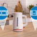 Bosch TWK3M121 waterkoker in keukensetting met product-iconen toont verschillende gebruiksmogelijkheden
