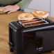Bosch TWK3P423 waterkoker in keuken op tafel naast broodrooster en servies