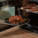 Falcon Classic 2026 100 Gas fornuis linker oven geopend met gebakken voedsel op rek