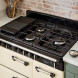 Falcon Classic 2026 90 Gas gaskookplaat bovenaanzicht met vier branders en griddle-plaat