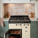 Falcon CLDL90EIPGBL/CM_E1 volledig ingebouwde opstelling in moderne keuken met beide ovens open