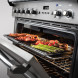 Falcon Classic 90 FXDFSB oven geopend met grillrooster en voedsel binnenkant zijkant
