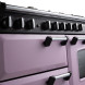 Falcon Classic Deluxe 2026 110 Inductie fornuis, detail bovenpaneel met draaiknoppenregeling en digitaal display in roze uitvoering