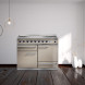 Falcon Deluxe 1092 Gas fornuis in rvs-afwerking, staande in moderne minimalistisch interieur