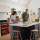 Falcon Estel Deluxe 110 Inductie rood model in minimalistisch keukendecor met eiland