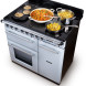 Falcon Estel Deluxe 100 fornuis vooraanzicht in wit met gaskookplaat en twee ovens in gebruik