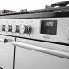 Falcon NEXUS wit fornuis geopende ovendeur onderste oven met roosterkorf