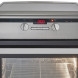 De bediening van de Inventum VFI5042RVS oven bevindt zich aan de voorzijde en heeft knoppen.