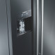 De vlakke ijsdispenser van de Siemens KA62DS51 geeft in combinatie met de rvs grepen een super stoer design aan de amerikaanse koelkast