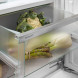 BioFresh Fruit & Vegetable-Safe van de Liebherr ICBNSd 7623-20: geopende lade op telescooprails met bloemkool en groene asperges, bij een hogere luchtvochtigheid