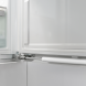 Liebherr IRBbi 5650_20, deurdetail met soft-close mechanisme en witte kunststof greep