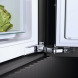 Miele K 7328 D inbouwkoelkast onderaanzicht deurkruk en voetensteun mechanisme