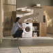 Miele WSA123 WCS in gebruik met persoon die de deur opent in huiselijke omgeving
