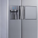 De Samsung RS7778FHCSR is uitgevoerd met ijsdispenser en minibar, beide vlak vormgegeven.