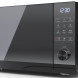 Sharp YC-GC52BE-B magnetron driekwart aanzicht met gesloten deur en controlepaneel