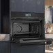 Siemens CS736G1B1 compacte oven ingebouwd in moderne keuken met geöpende lade