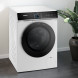 Siemens WG66B2ABNL wasmachine in woonruimte met gesloten deur en kant profiel