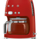 Met de Smeg DCF02RDEU koffiezetapparaat kunt u 10 kopjes koffie zetten.