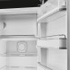 Smeg FAB28RBLM6 koelkast rechterdeur detail met chromen schappen en ventilatiesleuven