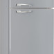 De ronde hoeken en chromen details maken de Smeg FAB50RSV koelkast zilvermetallic een retrokast