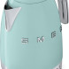 De Smeg KLF04PGEU waterkoker groen is uitgevoerd in het groene retro jaren 50 design